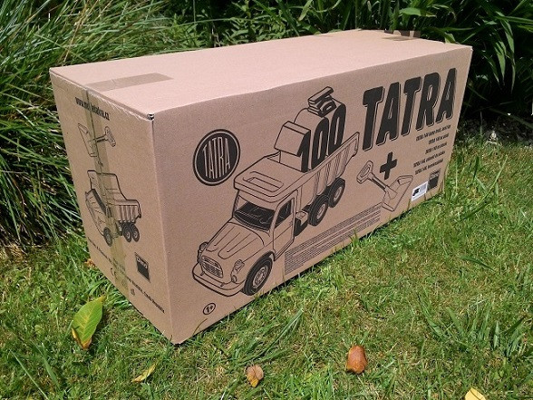 Samochód Tatra 148 plastikowy 73cm w kartonie - czerwona kabina niebieska karoseria