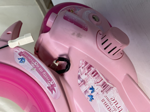 Injusa Elektrická motorka SCOOTER DISNEY PRINCESS 6V