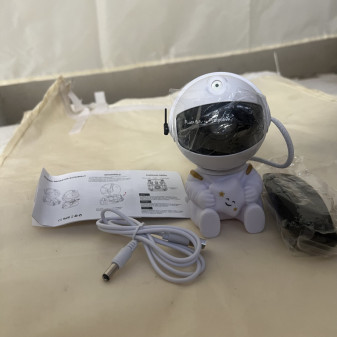 Aga Hvězdný projektor sedící astronaut s dálkovým ovládáním Hvězda 2DZ031