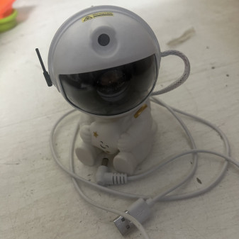 Aga Hvězdný projektor sedící astronaut s dálkovým ovládáním 2DZ076